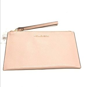 MICHAEL KORS JET SET Zip Large Pebbled Leather Wristlet Clutch in Buff